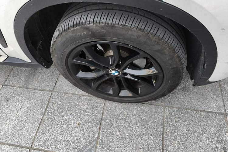 Used BMW X6 2018 xDrive28i Right Front Wheel Hub