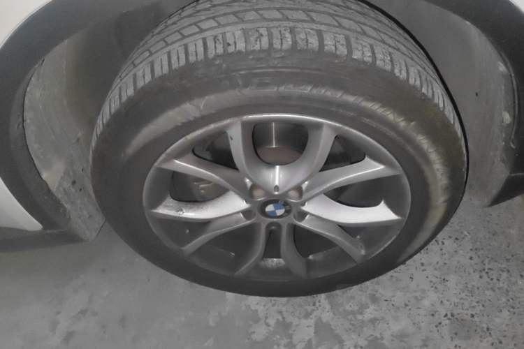Used BMW X6 2018 xDrive35i Base Model Middle East Right Front Wheel Hub
