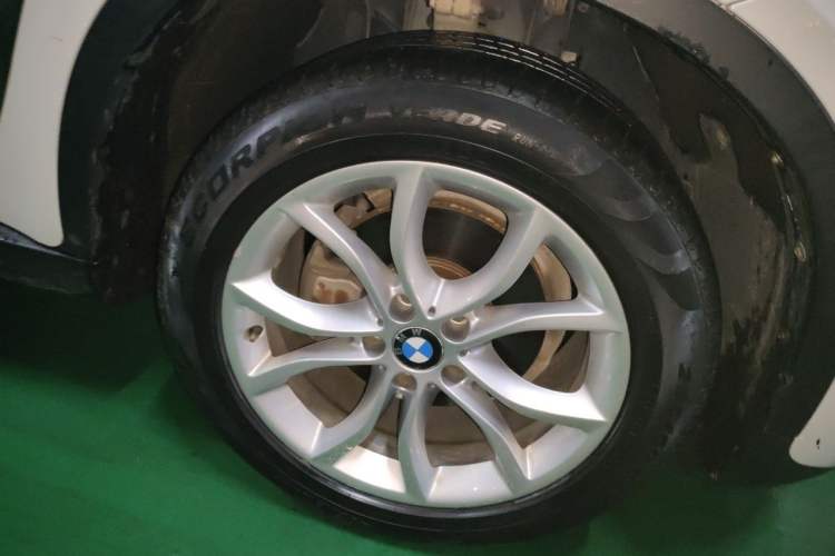 Used BMW X6 2018 xDrive28i Right Front Wheel Hub