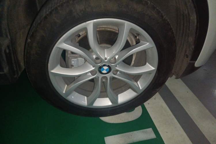 Used BMW X6 2018 xDrive28i Right Front Wheel Hub
