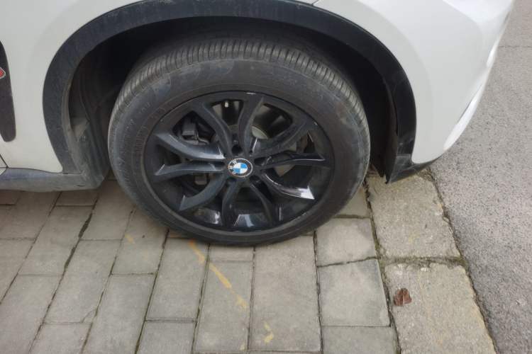 Used BMW X6 2018 xDrive28i Right Front Wheel Hub