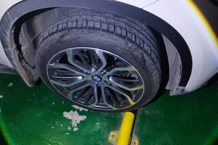 Used BMW X6 2018 xDrive35i Base Model Middle East Right Front Wheel Hub