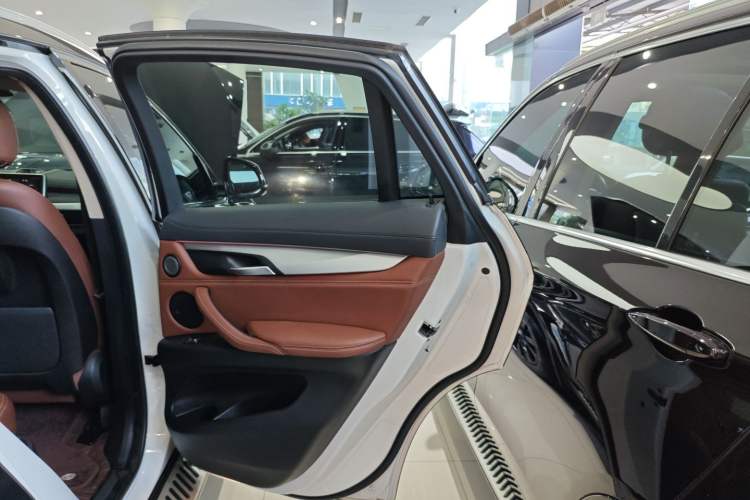 Used BMW X6 2018 xDrive35i Leading Model Right Rear Door Interior