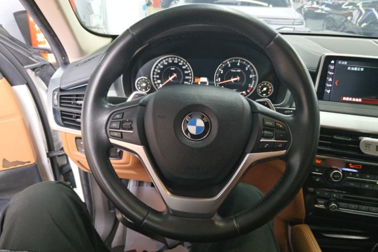 Used BMW X6 2018 xDrive35i Leading Model Steering Wheel