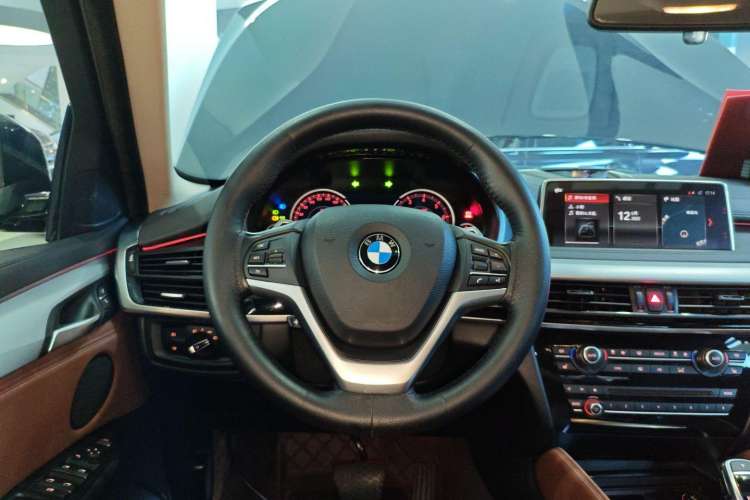 Used BMW X6 2018 xDrive35i Leading Model Steering Wheel