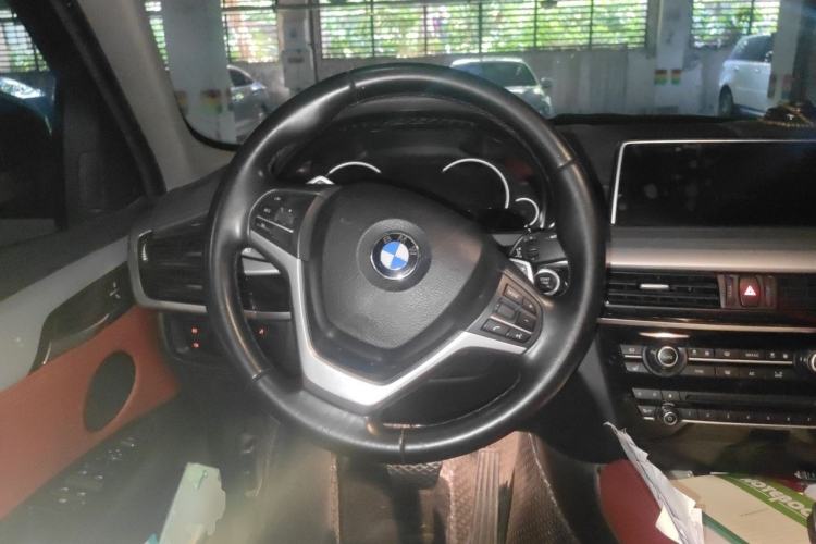 Used BMW X6 2018 xDrive35i Base Model Middle East Steering Wheel