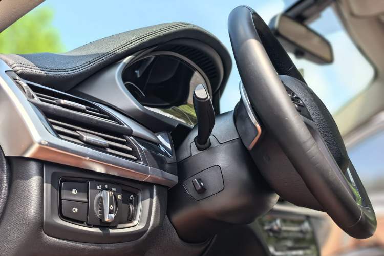 Used BMW X6 2018 xDrive35i Leading Model Steering Wheel