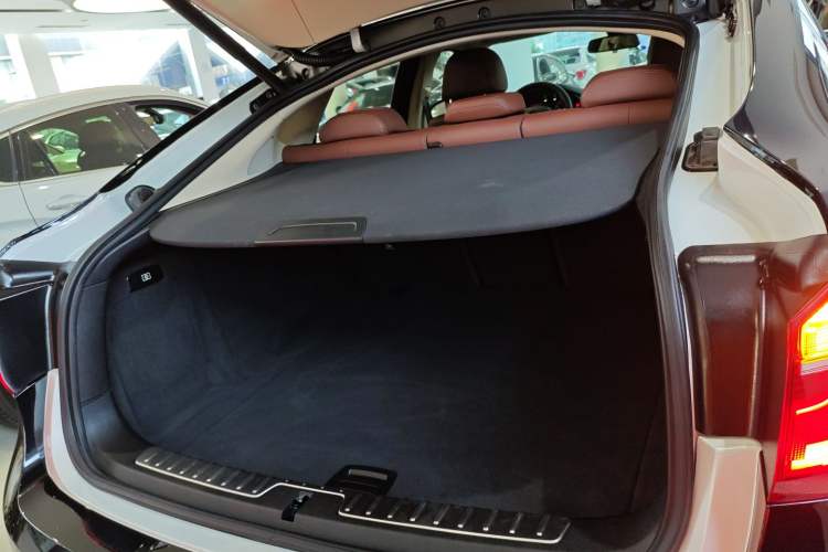 Used BMW X6 2018 xDrive35i Leading Model Trunk