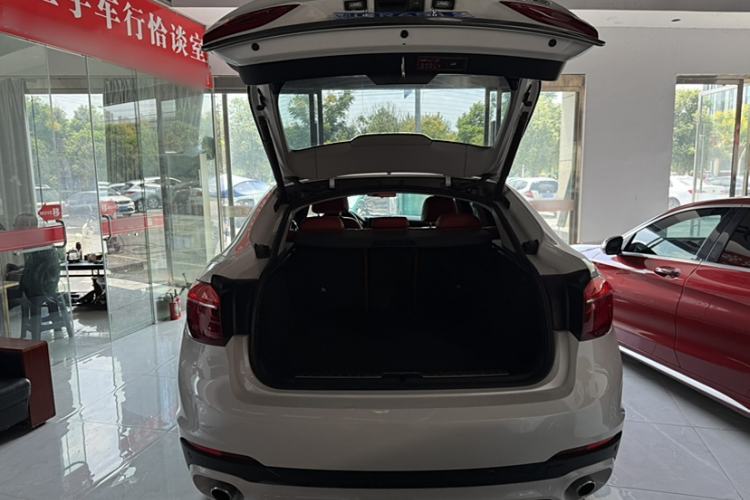 Used BMW X6 2018 xDrive28i Trunk