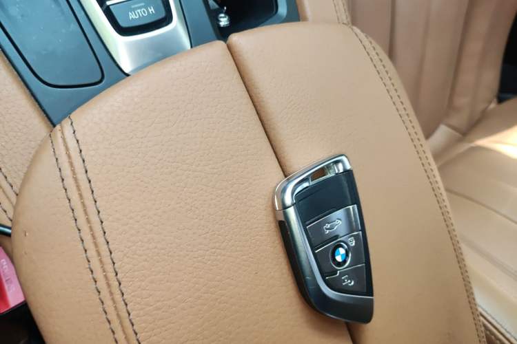 Used BMW X6 2018 xDrive28i Vehicle Key