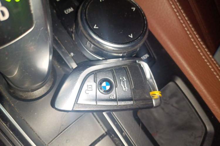 Used BMW X6 2018 xDrive28i Vehicle Key