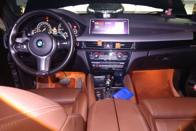 Used BMW X6 2019 xDrive35i Luxury Model with M Sport Package Center Console
