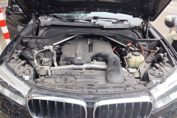 Used BMW X6  Engine Bay