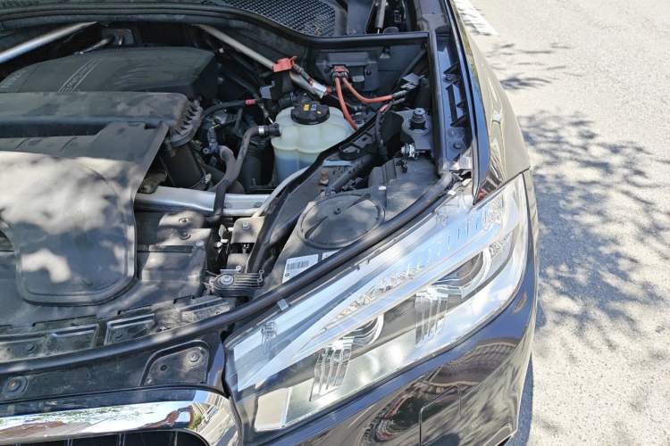Used BMW X6 2019 xDrive28i M Sport Package Engine Bay Left