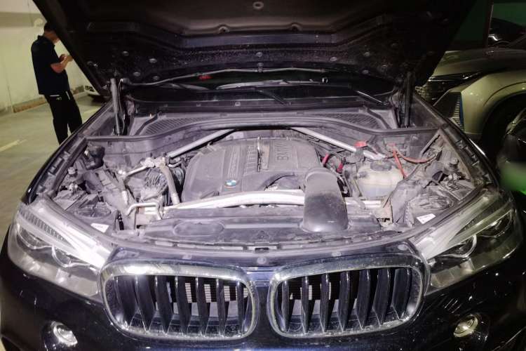Used BMW X6 2019 xDrive35i Luxury Model with M Sport Package Engine Bay