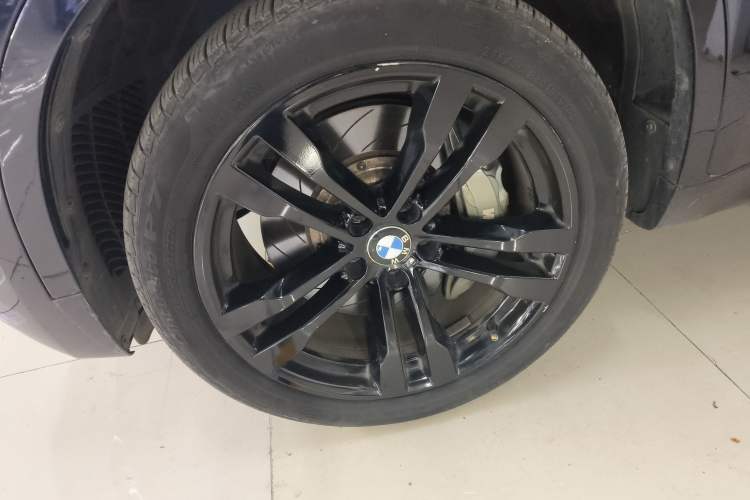 Used BMW X6 2019 xDrive35i Luxury Model with M Sport Package Exterior 7