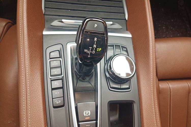 Used BMW X6 2019 xDrive35i Luxury Model with M Sport Package Gear Lever