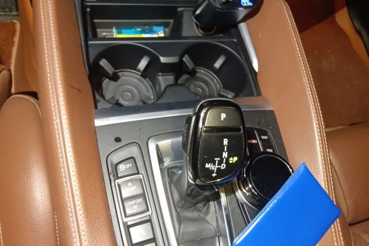 Used BMW X6 2019 xDrive35i Luxury Model with M Sport Package Gear Lever