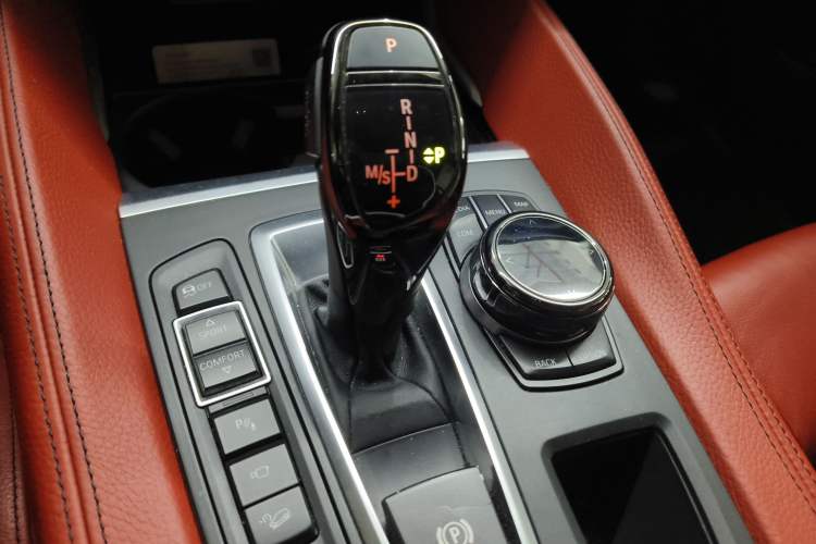 Used BMW X6 2019 xDrive35i Luxury Model with M Sport Package Gear Lever