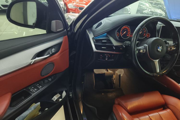 Used BMW X6 2019 xDrive35i Luxury Model with M Sport Package Interior 3