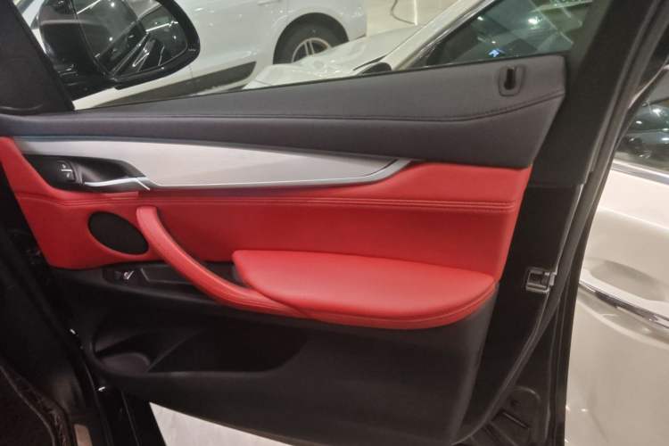 Used BMW X6 2019 xDrive28i M Sport Package Interior 5
