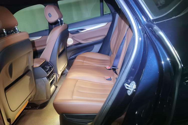Used BMW X6 2019 xDrive35i Luxury Model with M Sport Package Left Rear Seat