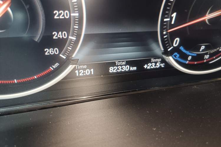 Used BMW X6 2019 xDrive35i Luxury Model with M Sport Package Odometer Close Up
