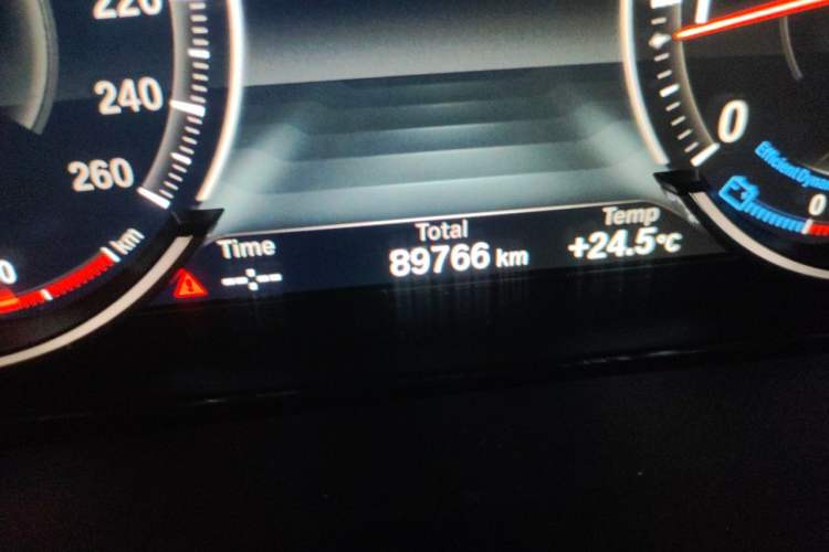 Used BMW X6 2019 xDrive28i M Sport Package Odometer Close Up