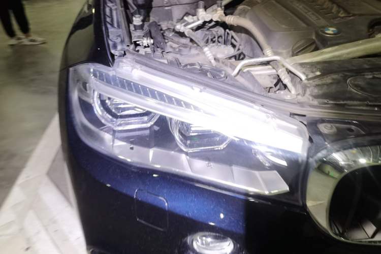 Used BMW X6 2019 xDrive35i Luxury Model with M Sport Package Right Front Headlight