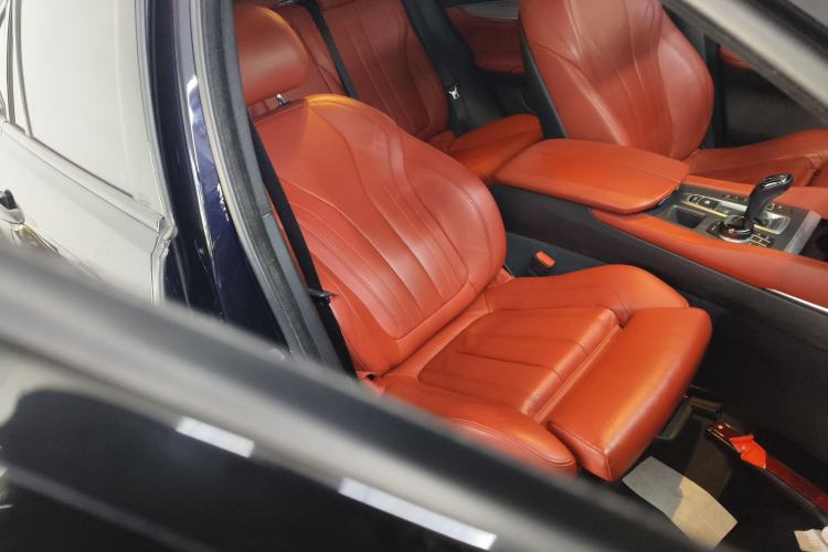 Used BMW X6 2019 xDrive35i Luxury Model with M Sport Package Right Front Seat