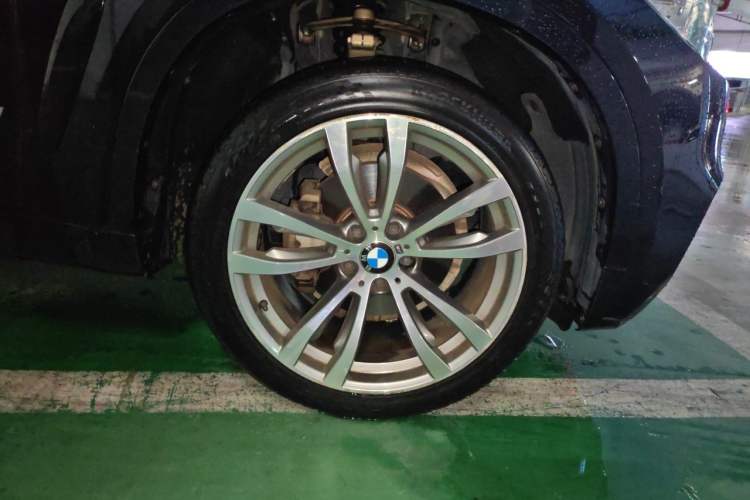 Used BMW X6 2019 xDrive28i M Sport Package Right Front Wheel Hub