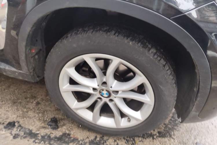 Used BMW X6  Right Front Wheel Hub