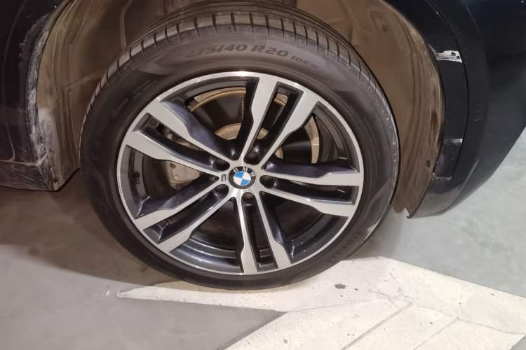 Used BMW X6 2019 xDrive35i Luxury Model with M Sport Package Right Front Wheel Hub