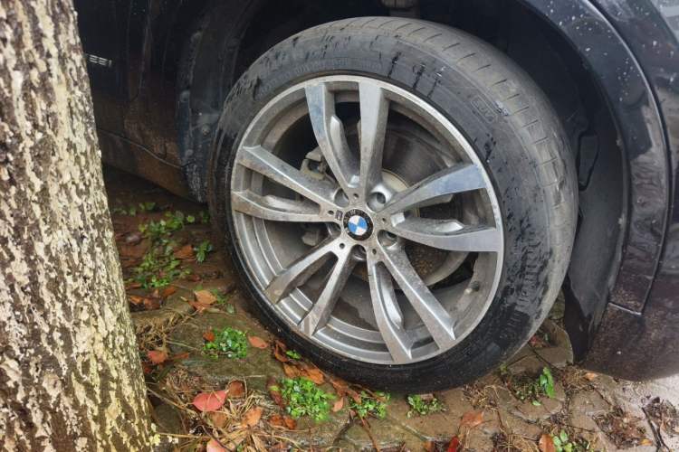 Used BMW X6 2019 xDrive28i M Sport Package Right Front Wheel Hub