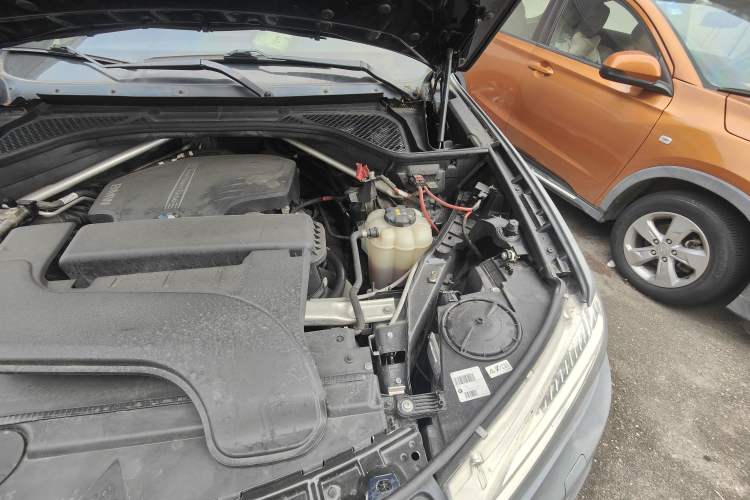 Used BMW X6 2019 xDrive28i M Sport Package Engine Bay Left