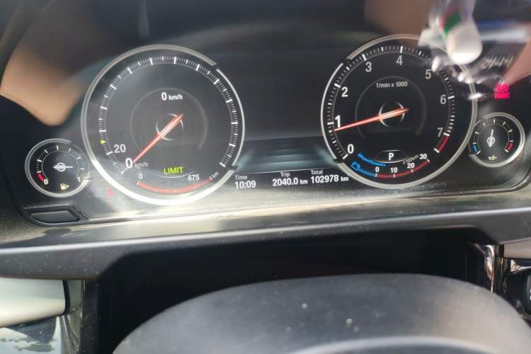 Used BMW X6 2019 xDrive28i M Sport Package Odometer Close Up