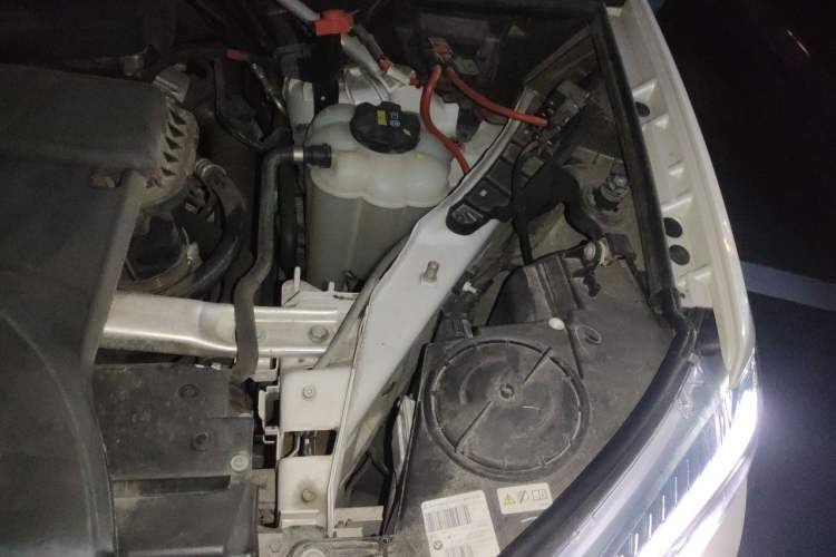 Used BMW X6 2019 xDrive28i M Sport Package Engine Bay Left