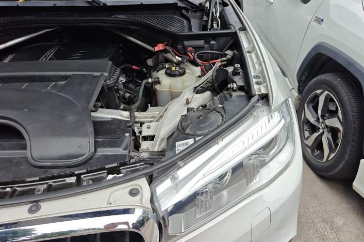 Used BMW X6 2019 xDrive28i M Sport Package Engine Bay Left