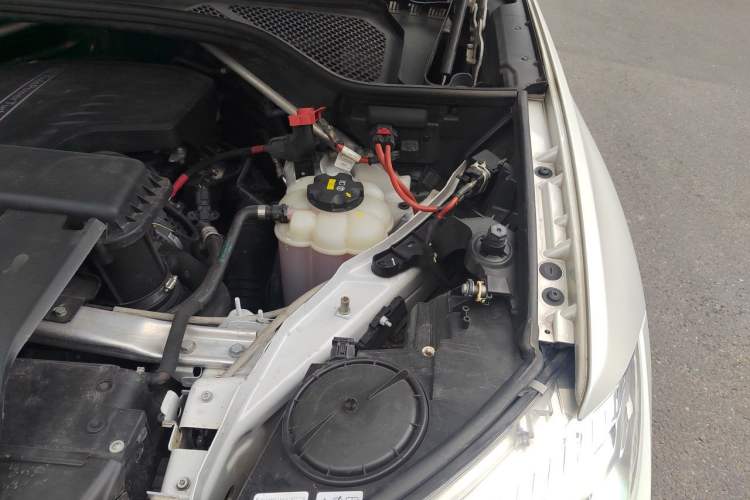 Used BMW X6 2019 xDrive28i M Sport Package Engine Bay Left