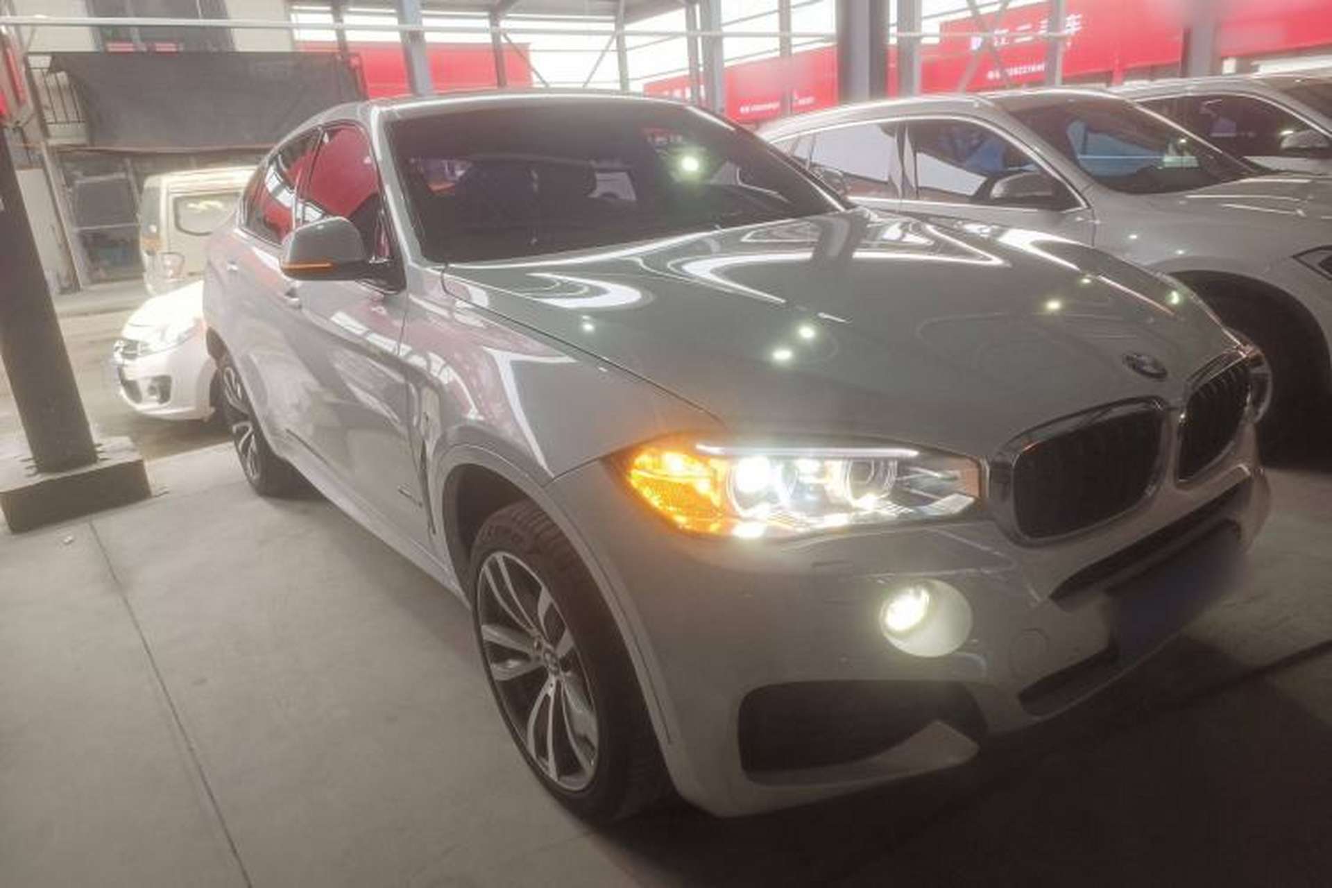 Used BMW X6 2019 xDrive28i M Sport Package Front Right 45 Deg