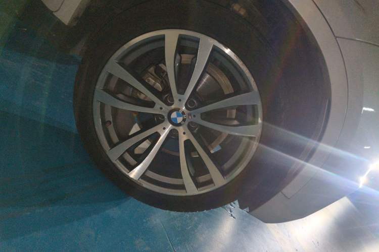 Used BMW X6 2019 xDrive28i M Sport Package Right Front Wheel Hub