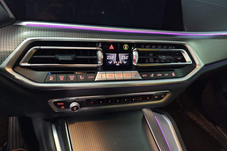 Used BMW X6 2020 xDrive40i Luxury Model with M Sport Package Audio And AC Panel