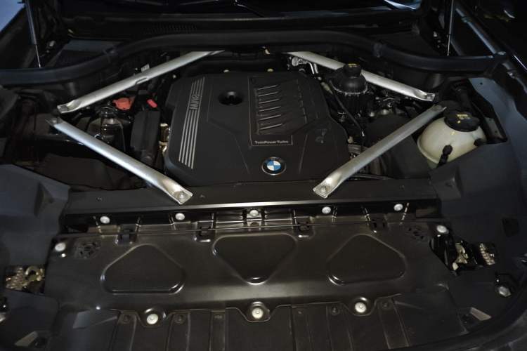 Used BMW X6 2020 xDrive40i Luxury Model with M Sport Package Engine Bay