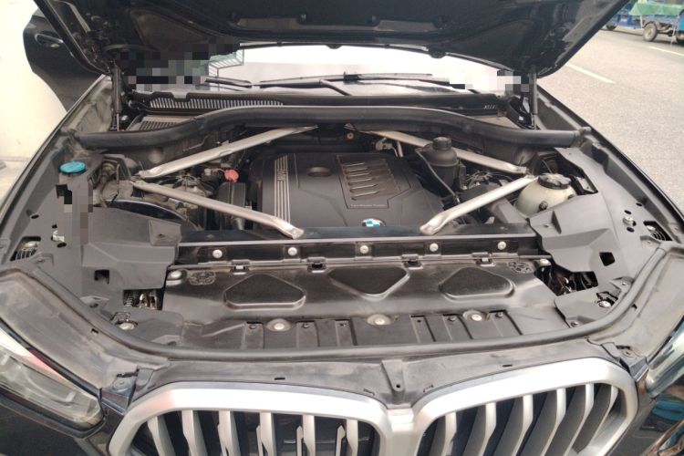 Used BMW X6 2020 xDrive40i Luxury Model with M Sport Package Engine Bay