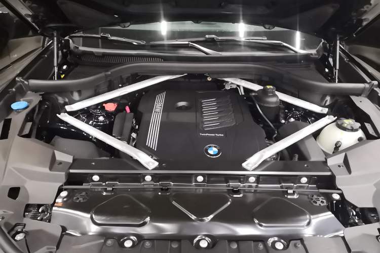 Used BMW X6 2020 xDrive40i M Sport Package Engine Bay