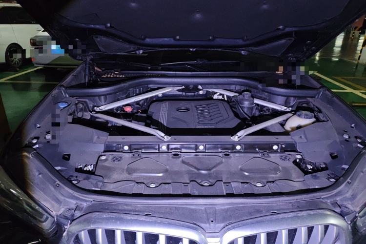 Used BMW X6 2020 xDrive40i M Sport Package Engine Bay