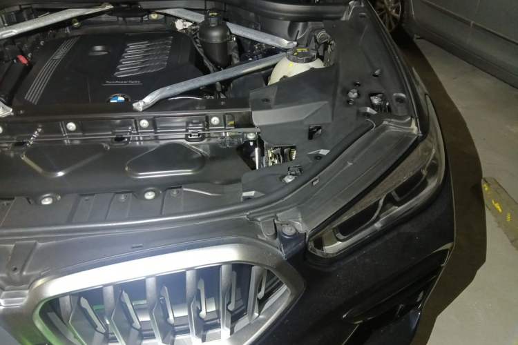 Used BMW X6 2020 xDrive40i Luxury Model with M Sport Package Engine Bay Left