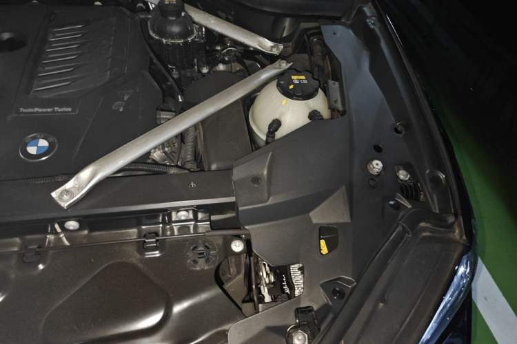Used BMW X6 2020 xDrive40i Luxury Model with M Sport Package Engine Bay Left