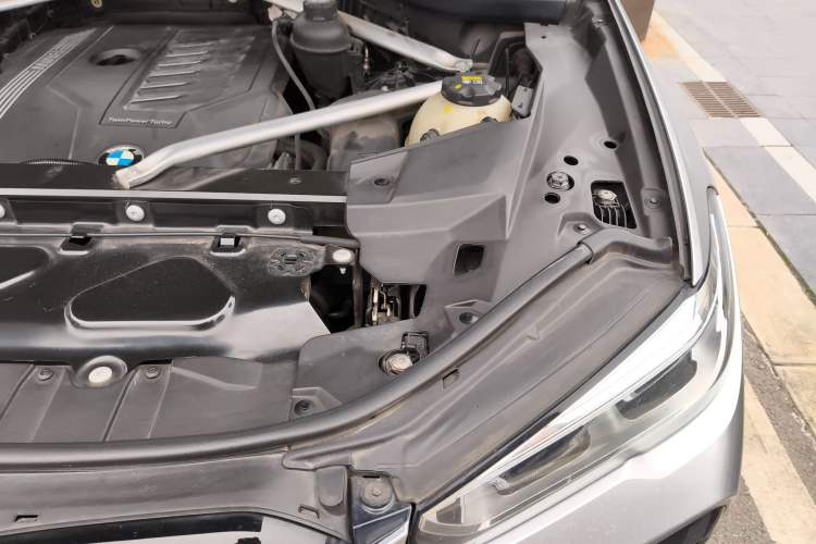 Used BMW X6 2020 xDrive40i M Sport Package Engine Bay Left