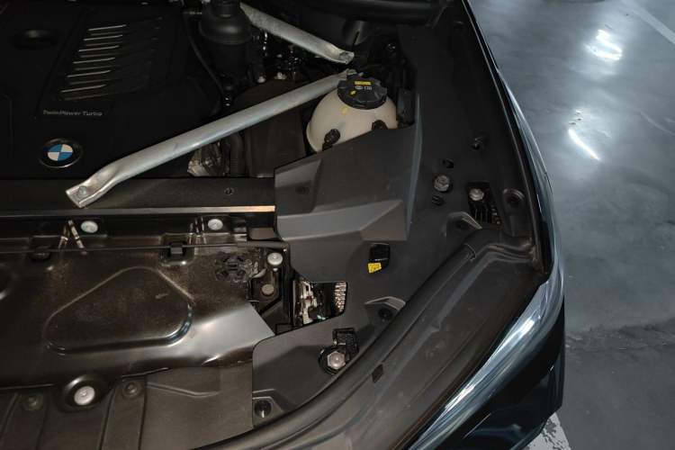 Used BMW X6 2020 xDrive40i M Sport Package Engine Bay Left